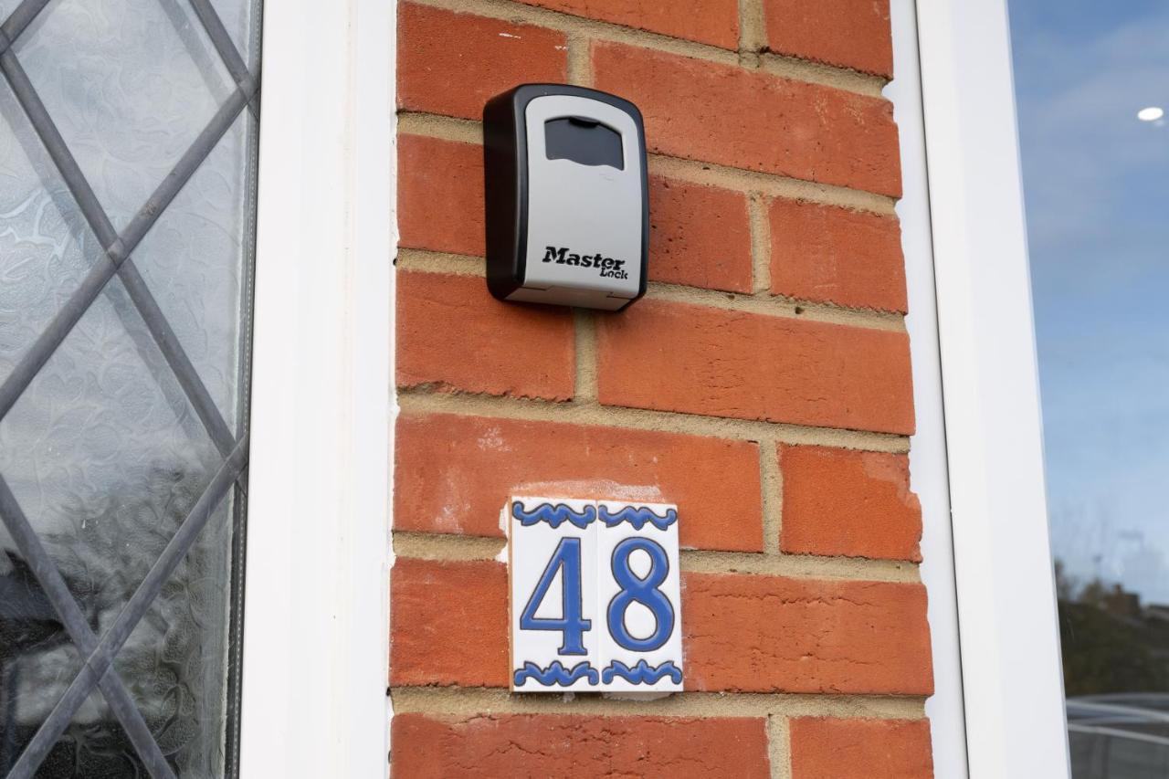 Beautiful House In South Cambridge, 14-Min Drive To The City Centre, Free Parking, No Sofabeds, Sleeps 6 Exterior foto