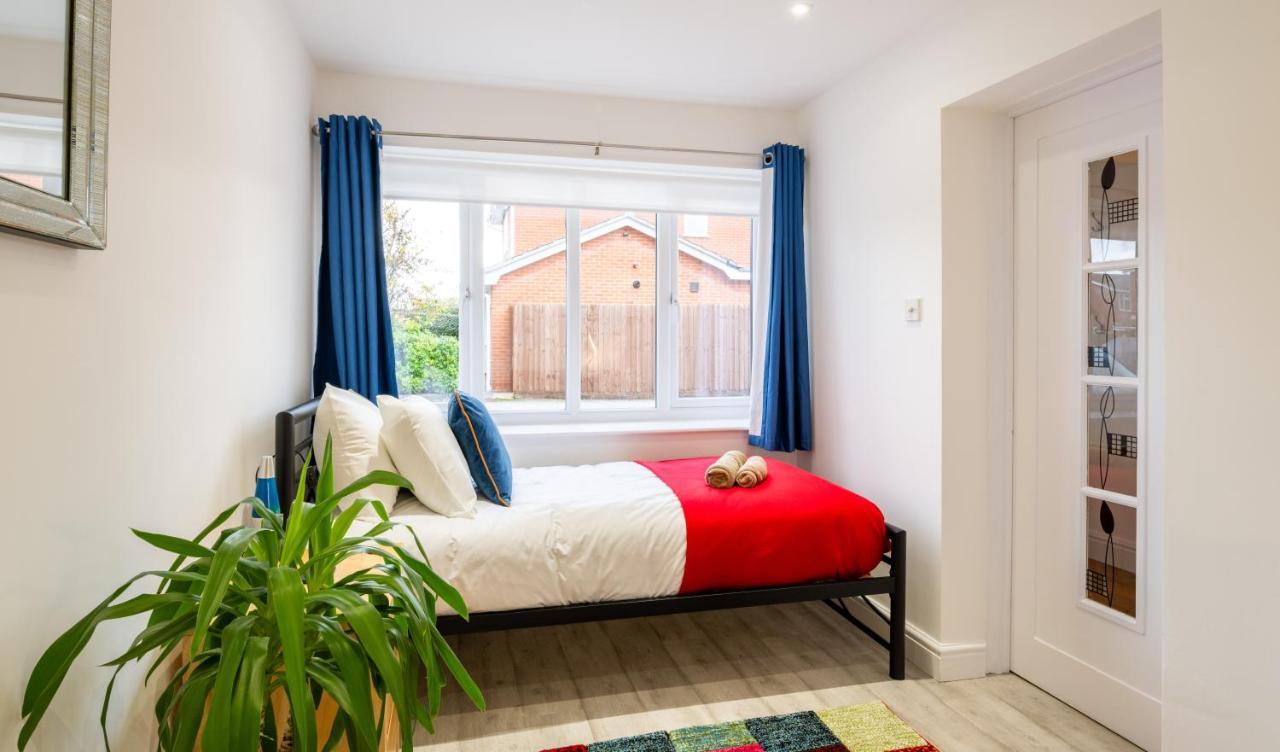 Beautiful House In South Cambridge, 14-Min Drive To The City Centre, Free Parking, No Sofabeds, Sleeps 6 Exterior foto