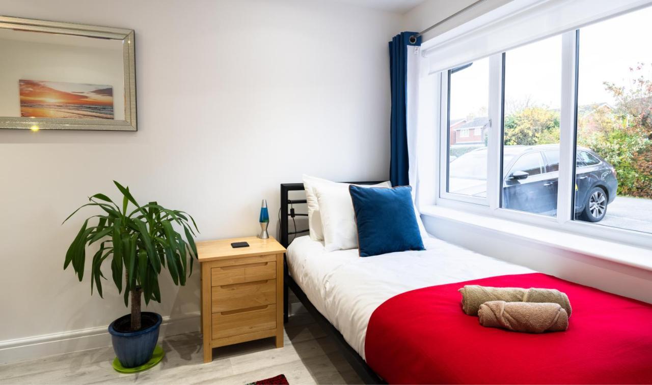 Beautiful House In South Cambridge, 14-Min Drive To The City Centre, Free Parking, No Sofabeds, Sleeps 6 Exterior foto